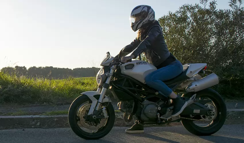 nacktes motorrad mieten in rom